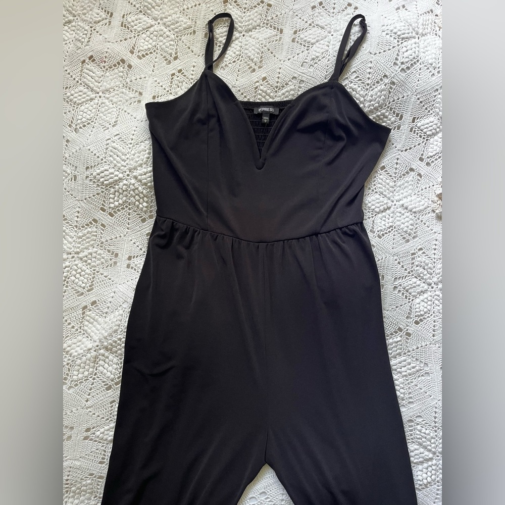 Express Jumpsuit with wired V chest detail